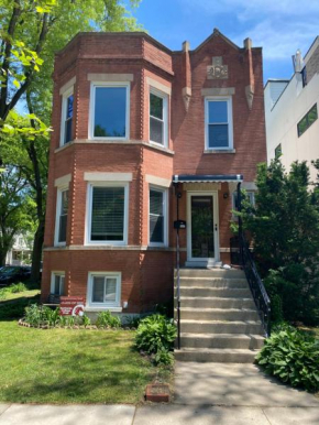 Beautiful, sunny 2nd floor 3BR/1BA w free parking